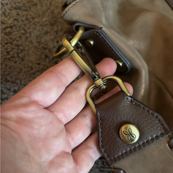 HOBO Large  limited edition fringe metallic leather Sheila bag. - Picture 9 of 17